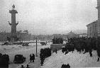 Жители Ленинграда у здания биржи встречают известие о снятии блокады города http://waralbum.ru/42361/