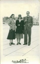 Юрий Слепухин с матерью и сестрой Ириной. Аргентина, Буэнос-Айрес. 1950 г.